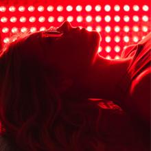 600 وات خانگی استفاده از دستگاه نور درمانی LED مادون قرمز نزدیک به آلیاژ آلومینیوم 2